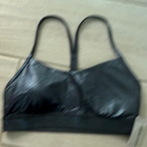 Lululemon Flow Y Nulu Bra *Shine Size 6 Black Radiant Foil - Xmas ready!